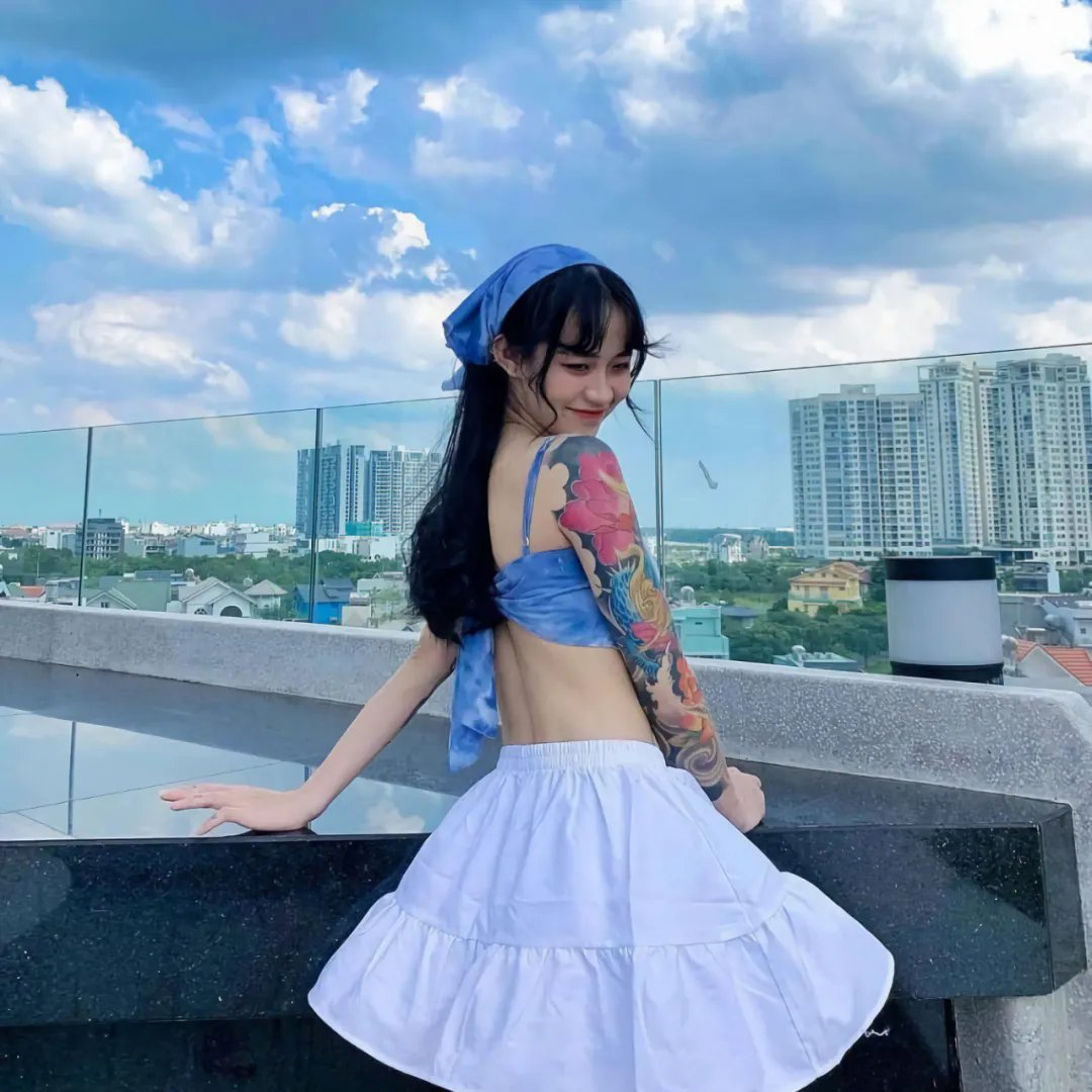 踉跄女孩